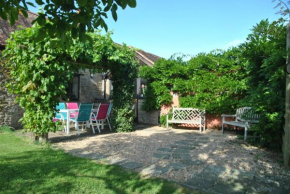 Courtyard Barn